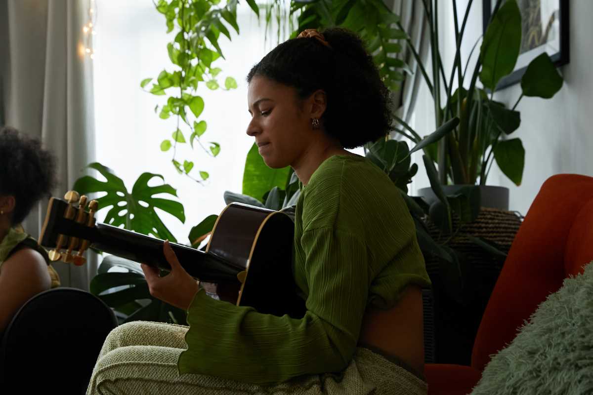 7 Must-Try Folk Instruments for Traditional Music Lovers